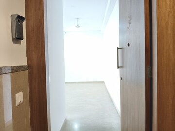 Room in 3 BHK Apartment at Hiranandani Eagleridge Wing B, Ghodbunder Road – for Rent