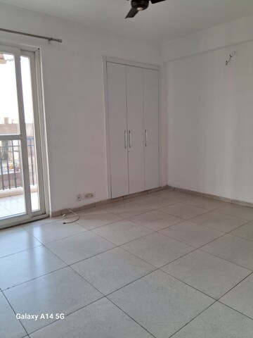 Room in 3 BHK Apartment at Motiaz Royal Citi, Ambala Highway – for Rent