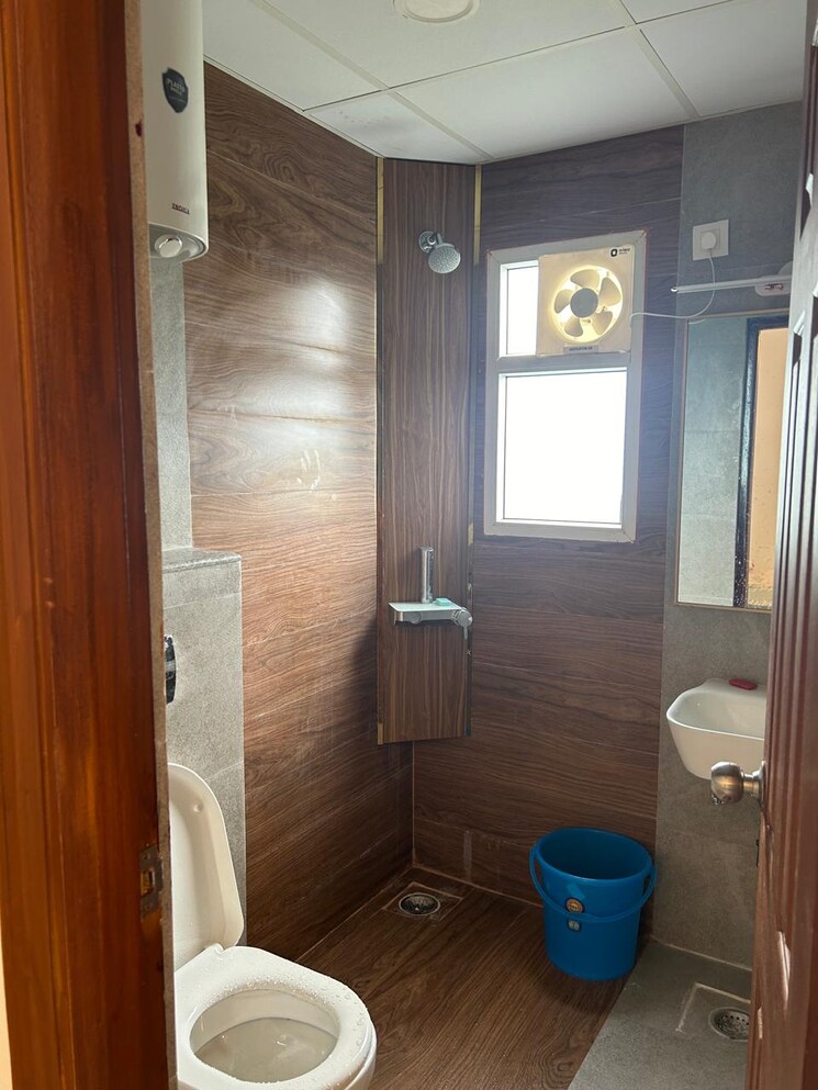 Bathroom, purvanchal-silver-city-ii 3 Bedroom 1725 Sq.Ft. Apartment In Pi Greater Noida Greater Noida 8165276