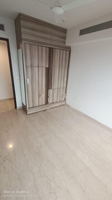 Room in 3 BHK Apartment at Indiabulls Sky Forest, Lower Parel – for Rent