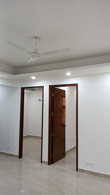 Building Lobby in 1.5 BHK Builder Floor at Ignou Road – for Rent