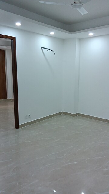 Room in 1.5 BHK Builder Floor at Ignou Road – for Rent