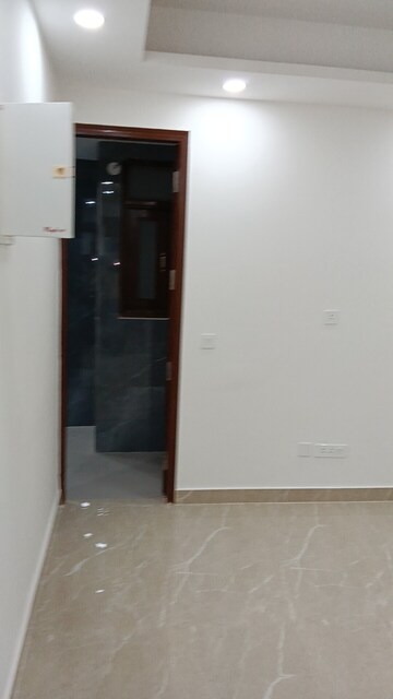 Furnished Amenities in 1.5 BHK Builder Floor at Ignou Road – for Rent