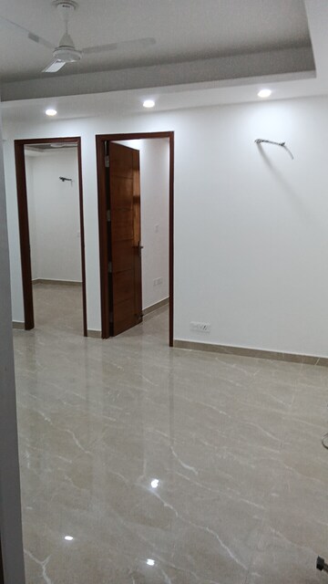Room in 1.5 BHK Builder Floor at Ignou Road – for Rent