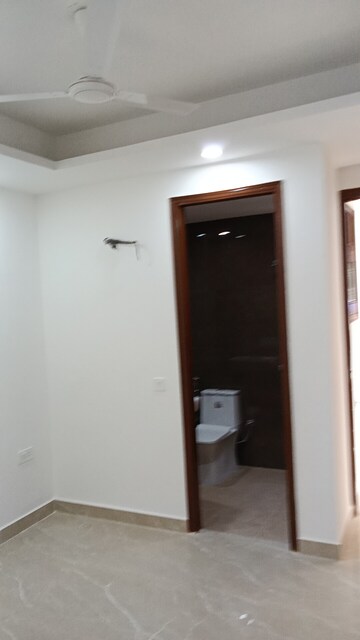 Furnished Amenities in 1.5 BHK Builder Floor at Ignou Road – for Rent