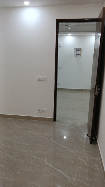 Room in 1.5 BHK Builder Floor at Ignou Road – for Rent