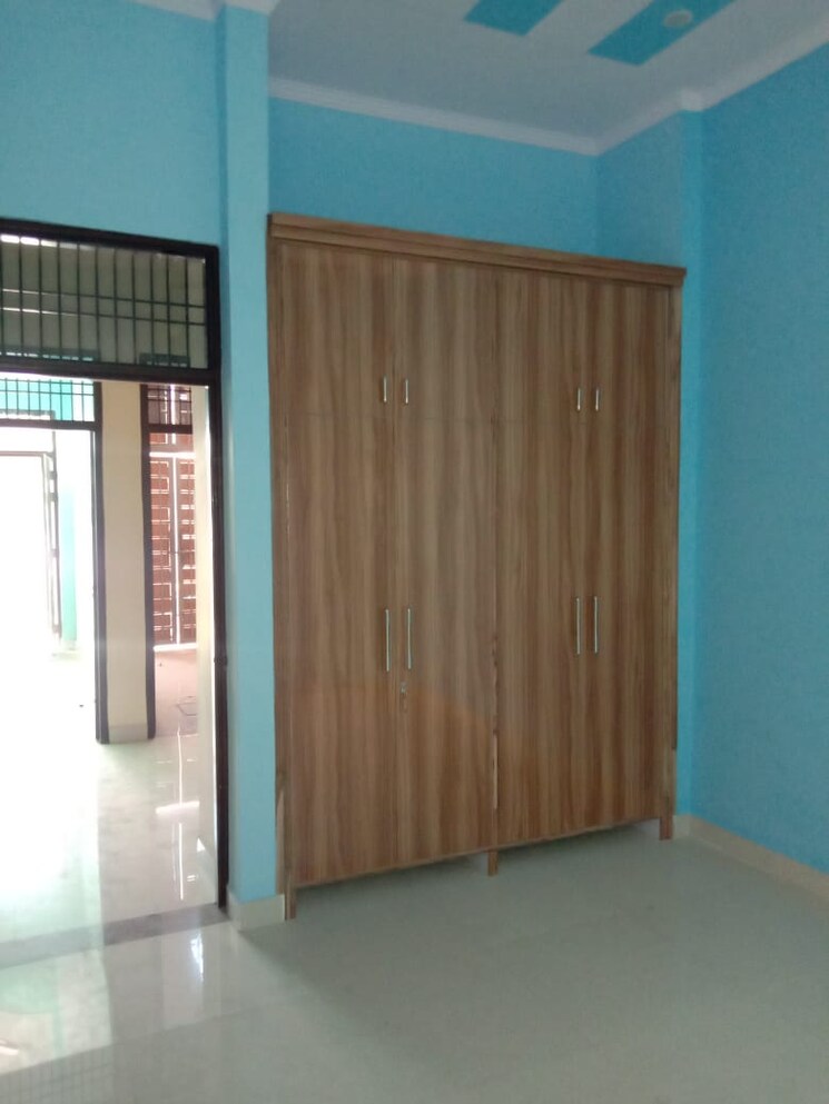 Room, vrindavan-garden 4 Bedroom 106 Sq.Yd. Independent House In Sector 16b Greater Noida Greater Noida 8165411