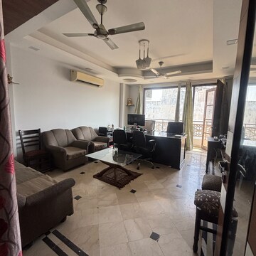 Team Area in 3 BHK Builder Floor at Safdarjang Enclave – for Rent