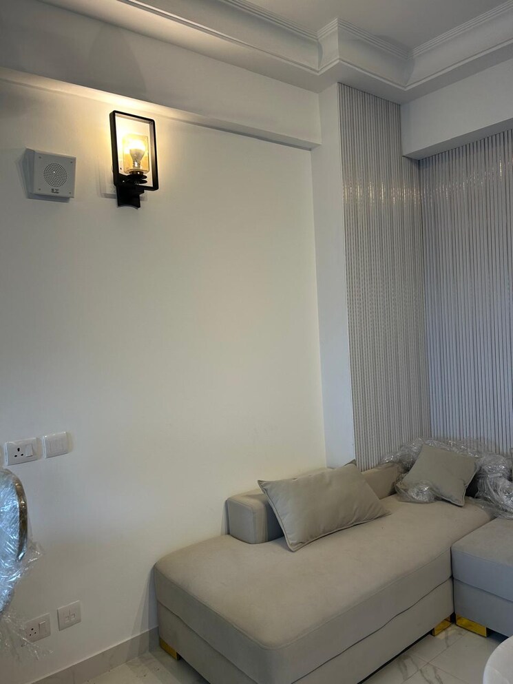 Living Room, nimbus-express-park-view-ii 2 Bedroom 984 Sq.Ft. Apartment In Chi V Greater Noida Greater Noida 8165468