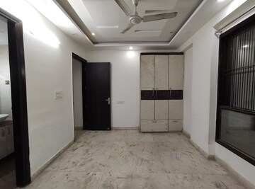 Room in 3 BHK Apartment at Vasant Kunj – for Rent