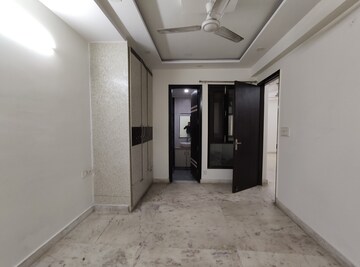 Room in 3 BHK Apartment at Vasant Kunj – for Rent