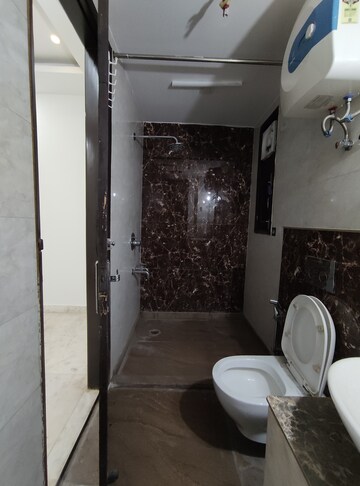 Furnished Amenities in 3 BHK Apartment at Vasant Kunj – for Rent
