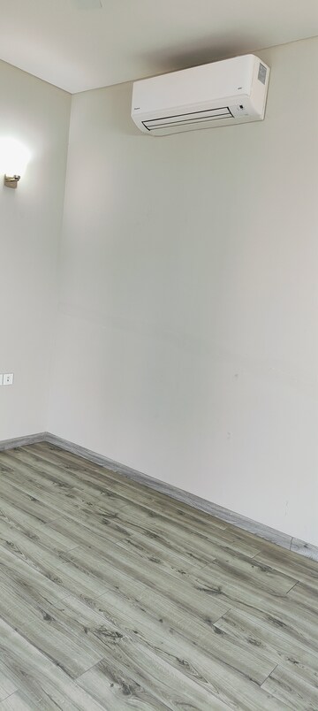 Room in 3 BHK Apartment at Pioneer Park Presidia, Sector 62 – for Rent