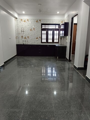Room in 2.5 BHK Independent House at Theta Ii Greater Noida – for Sale