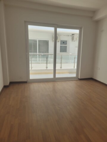 Room in 4 BHK Builder Floor at SS Linden, Sector 84 – for Rent