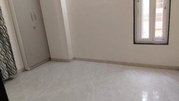 Room in 2 BHK Apartment at Prabhat Road – for Rent
