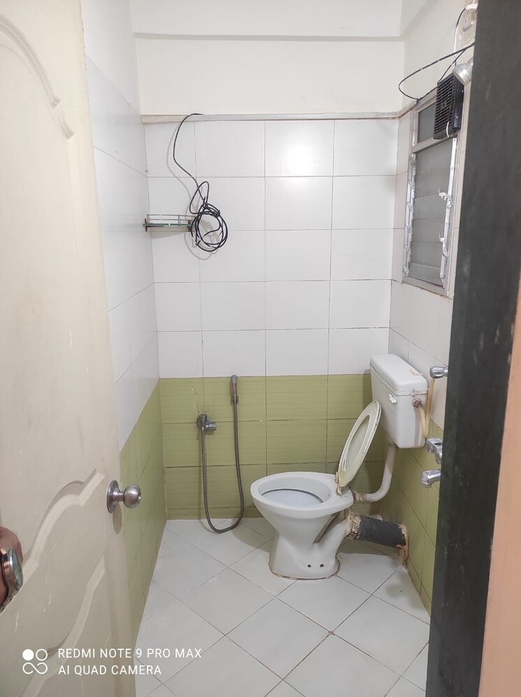 Bathroom, united-marvel 2 Bedroom 820 Sq.Ft. Apartment In Viman Nagar Pune 8165603
