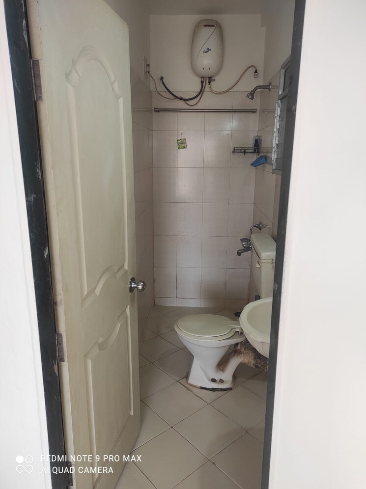 Bathroom, united-marvel 2 Bedroom 820 Sq.Ft. Apartment In Viman Nagar Pune 8165603