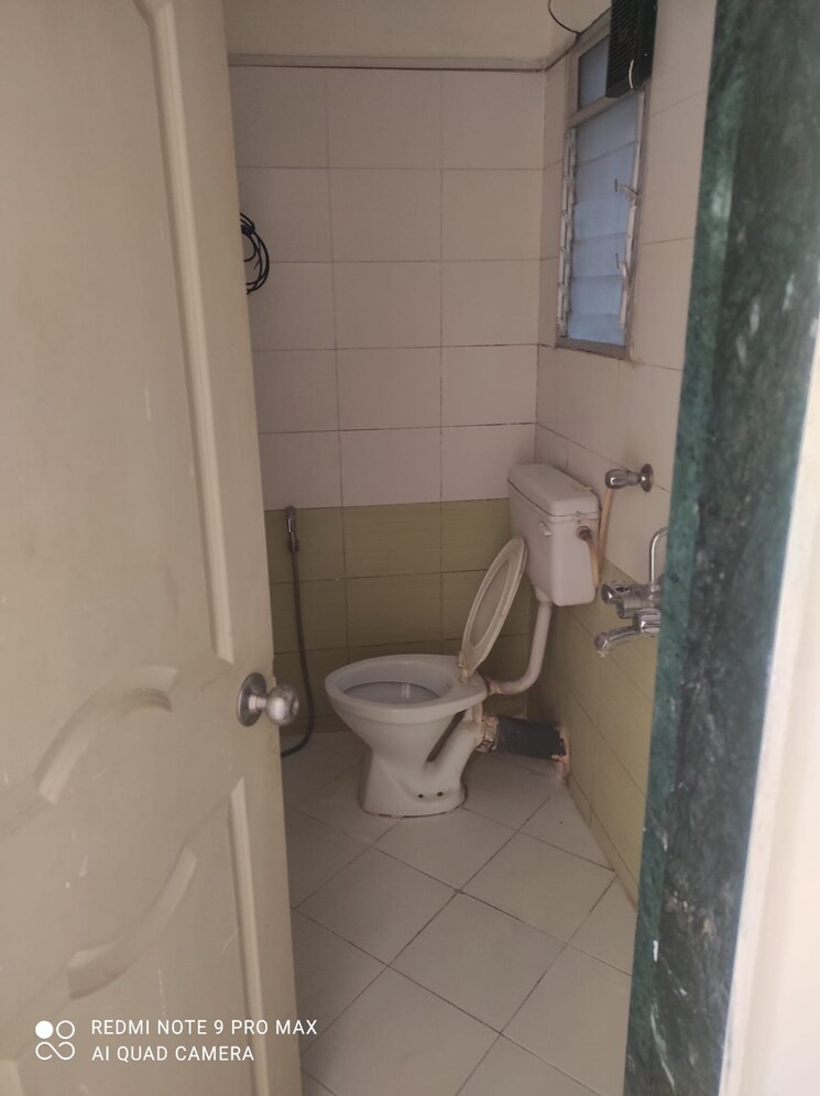 Bathroom, united-marvel 2 Bedroom 820 Sq.Ft. Apartment In Viman Nagar Pune 8165603
