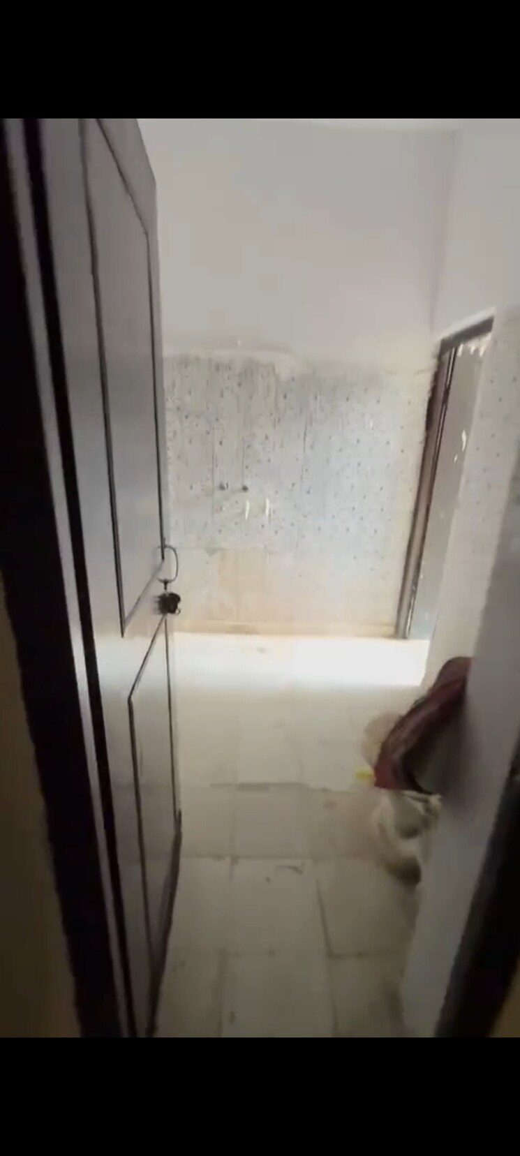 Bathroom, gamma i greater noida 6+ Bedroom 120 Sq.Mt. Independent House In Gamma I Greater Noida Greater Noida 8165626