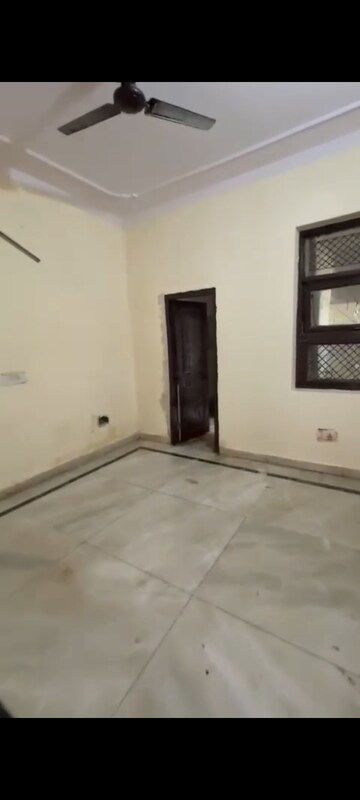 Room in 6+ BHK Independent House at Gamma I Greater Noida – for Sale