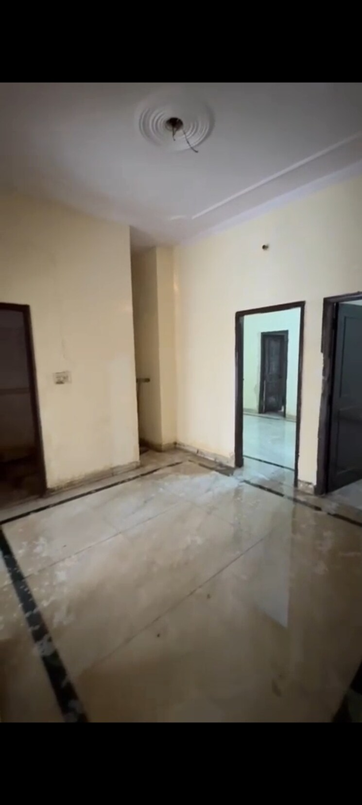 Room, gamma i greater noida 6+ Bedroom 120 Sq.Mt. Independent House In Gamma I Greater Noida Greater Noida 8165626