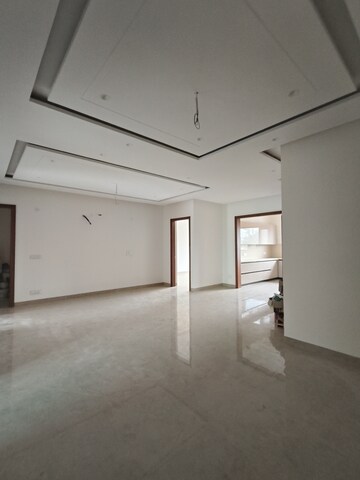 Room in 3 BHK Builder Floor at Aerocity – for Rent