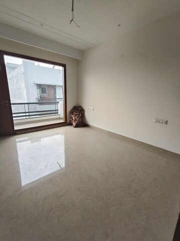 Room in 3 BHK Builder Floor at Aerocity – for Rent