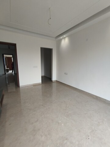 Room in 3 BHK Builder Floor at Aerocity – for Rent