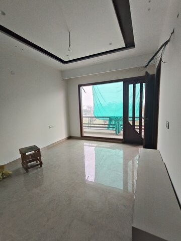 Room in 3 BHK Builder Floor at Aerocity – for Rent