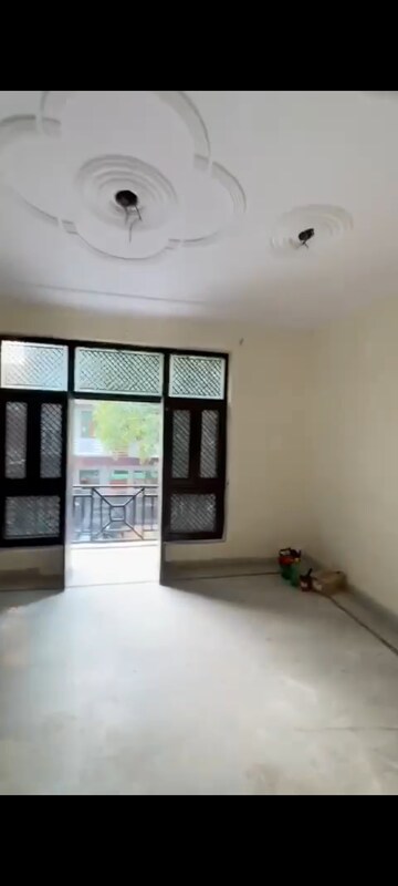 Room in 5 BHK Villa at Sector 40 – for Sale