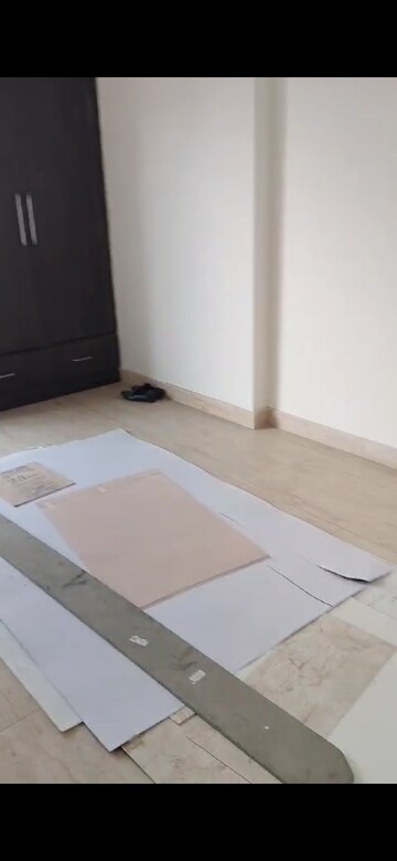 Room in 3 BHK Apartment at Panchsheel Pratistha, Sector 75 – for Rent
