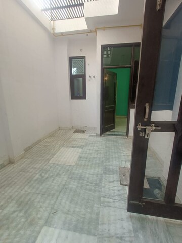 Room in 2 BHK Builder Floor at Sector 37 – for Rent