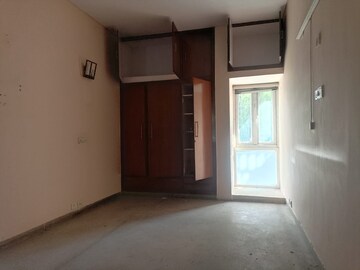 Room in 2 BHK Builder Floor at RWA Apartments, Sector 31 – for Rent