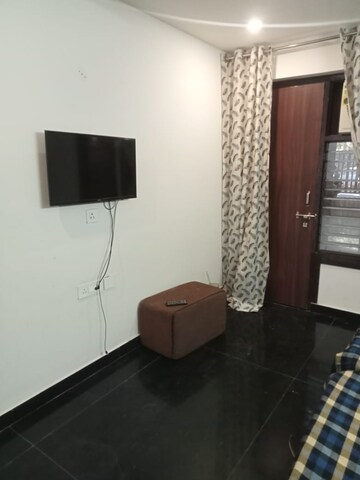 Living Room in 2 BHK Builder Floor at Sector 52 – for Rent