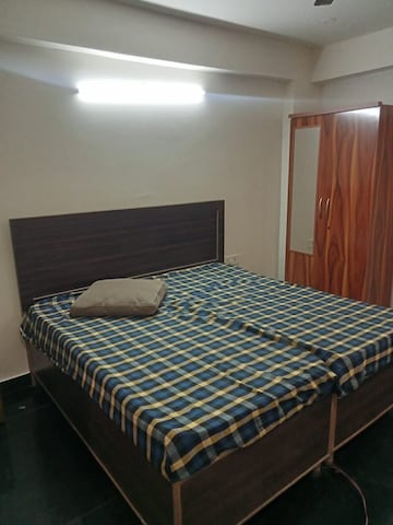 Bedroom in 2 BHK Builder Floor at Sector 52 – for Rent