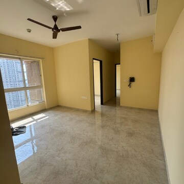 Room in 2 BHK Apartment at Lodha Amara, Sandoz Baug – for Sale