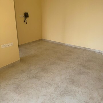 Room in 2 BHK Apartment at Lodha Amara, Sandoz Baug – for Sale