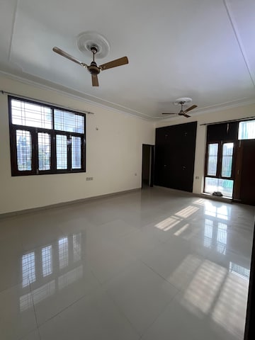 2.5 BHK Villa For Rent in RWA Apartments Sector 31 Noida  8165812