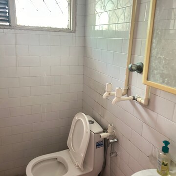 Bathroom in 1 RK Builder Floor at Jaipuria Plaza, Sector 26 – for Rent