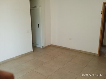 Room in 2 BHK Apartment at SS The Leaf, Sector 85 – for Rent