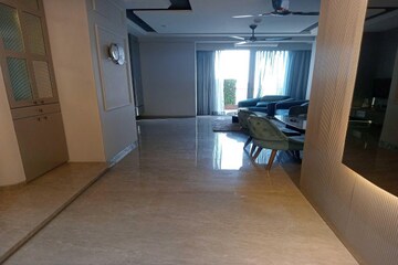 Room in 3 BHK Apartment at Indiabulls Sky Forest, Lower Parel – for Rent