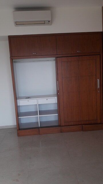 Room in 1 BHK Apartment at Mantri Serene, Goregaon East – for Rent