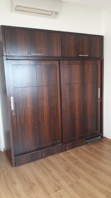 Room in 1 BHK Apartment at Mantri Serene, Goregaon East – for Rent