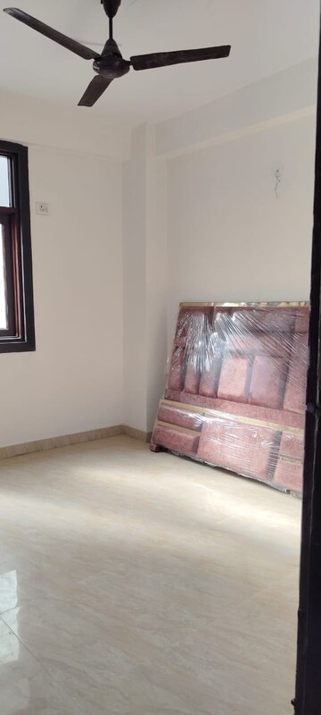 Room in 2 BHK Builder Floor at Sector 73 – for Sale