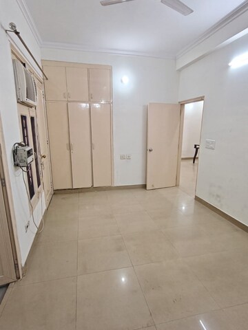 Building Lobby in 3 BHK Builder Floor at Spire Wood, Sector 46 – for Rent