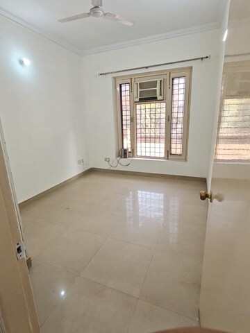 Room in 3 BHK Builder Floor at Spire Wood, Sector 46 – for Rent
