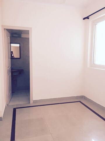Room in 3 BHK Apartment at Orchid Petals, Sector 49 – for Rent