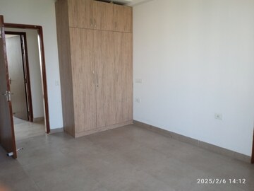 Room in 3.5 BHK Apartment at SS The Leaf, Sector 85 – for Rent