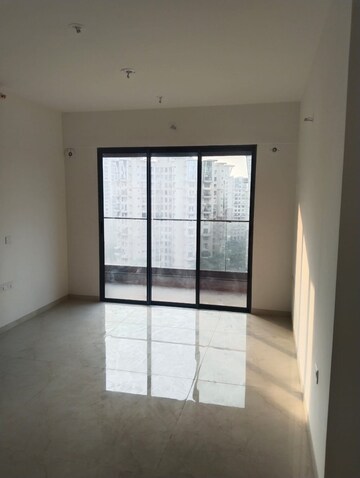 Room in 3 BHK Apartment at Godrej Urban Park, Chandivali – for Rent